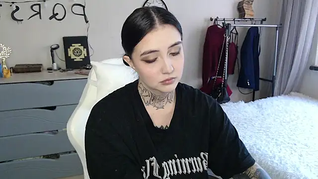 Snapshot of Rin_Tozier chatting on May 22, 2:08 am Rin Tozier online show from May 22, 2:08 am