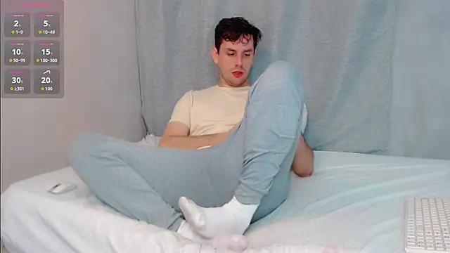 Snapshot of Luc_7 chatting on February 22, 9:57 pm Luc 7 online show from February 22, 9:57 pm