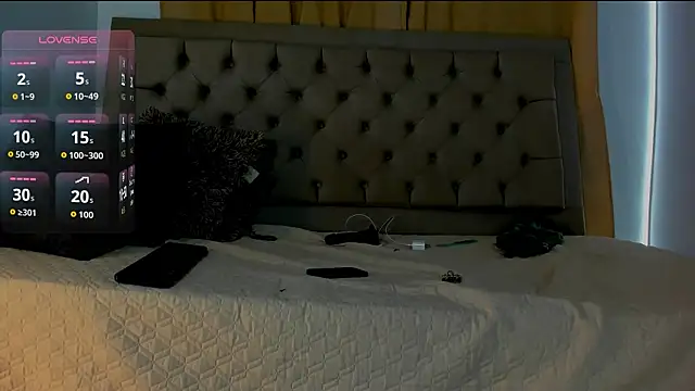 Snapshot of emma__castle chatting on February 11, 7:19 pm emma castle online show from February 11, 7:19 pm