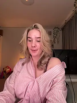 SexyVeloura online show from March 5, 8:05 pm