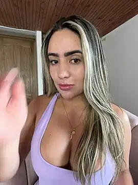 Snapshot of Miilana_ chatting on July 18, 2:32 pm Miilana online show from July 18, 2:32 pm