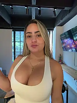 Snapshot of Miilana_ chatting on July 30, 3:33 pm Miilana online show from July 30, 3:33 pm