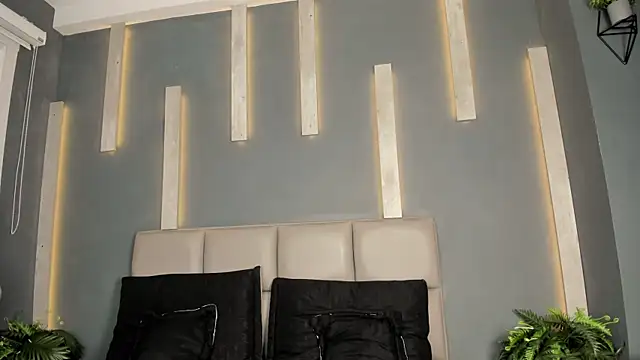 Snapshot of SinLickerr chatting on February 16, 7:54 pm SinLickerr online show from February 16, 7:54 pm