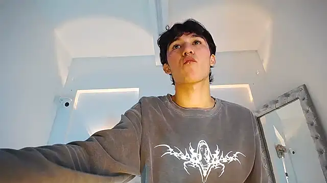 jullian ricci online show from April 15, 8:09 pm