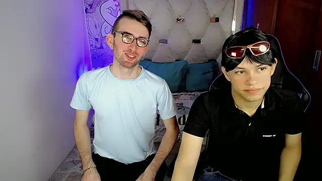 Snapshot of Top_and_bottom chatting on February 16, 8:16 pm Top and bottom online show from February 16, 8:16 pm