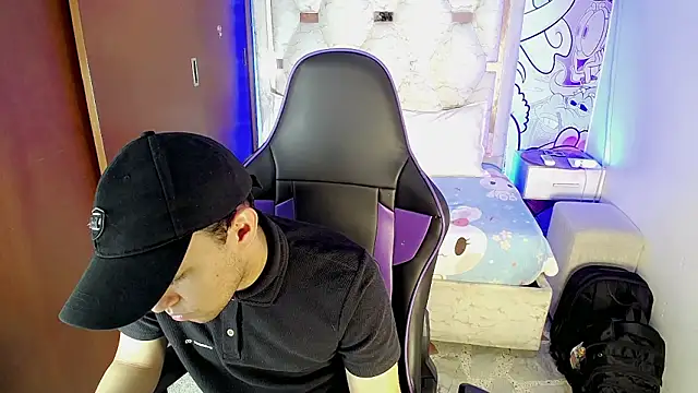 Top and bottom online show from March 20, 8:25 pm