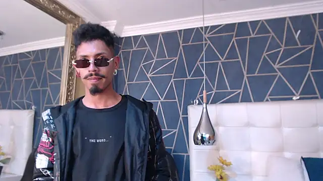 NoaahTylor online show from February 24, 7:56 pm