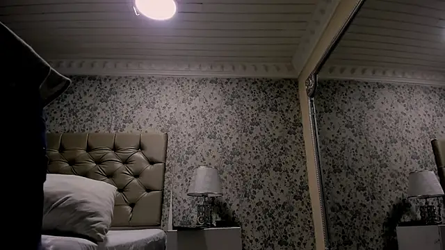 NoaahTylor online show from April 16, 3:29 am