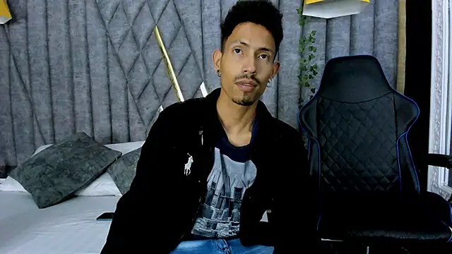 NoaahTylor online show from May 29, 3:59 am