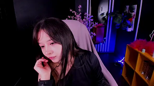 Snapshot of May_Ling chatting on July 11, 10:51 am May Ling online show from July 11, 10:51 am