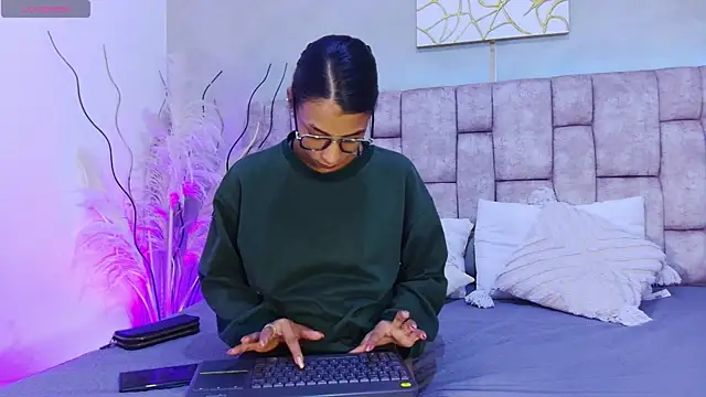 Snapshot of MelanyStone_ chatting on April 22, 12:50 pm MelanyStone online show from April 22, 12:50 pm