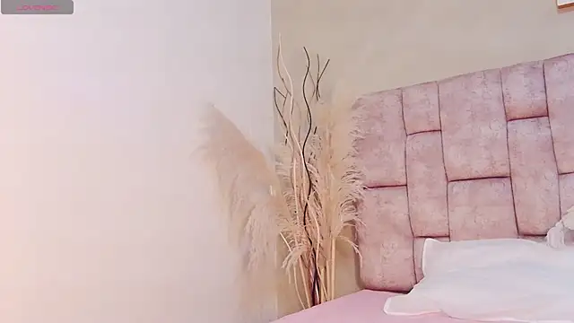 Snapshot of MelanyStone_ chatting on May 1, 1:05 pm MelanyStone online show from May 1, 1:05 pm