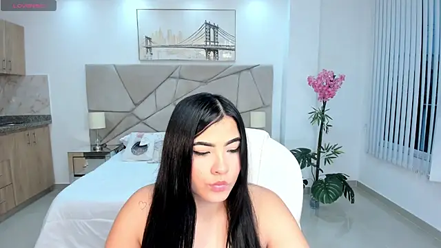 Snapshot of calyptra_lux chatting on February 26, 7:24 pm calyptra lux online show from February 26, 7:24 pm