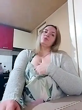 HotStepmommy4 online show from February 11, 10:37 pm