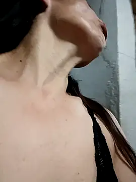 Snapshot of Layla_Zaid chatting on March 3, 1:34 am Layla Zaid online show from March 3, 1:34 am