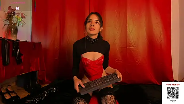 Snapshot of lilyruso chatting on April 27, 11:19 am lilyruso online show from April 27, 11:19 am