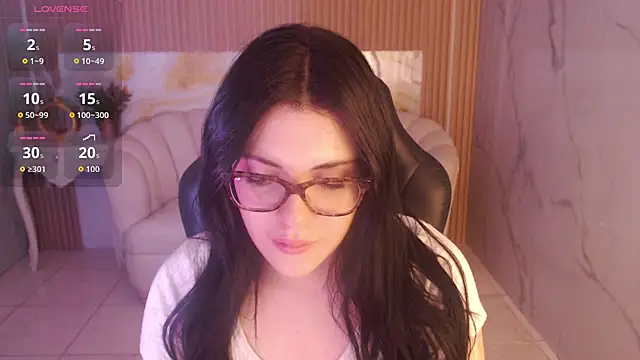 Snapshot of caroline_1s chatting on May 3, 3:45 am caroline 1s online show from May 3, 3:45 am