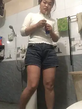 Snapshot of newbaby1 chatting on February 13, 10:50 pm newbaby1 online show from February 13, 10:50 pm