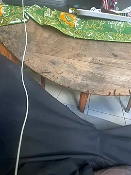 Snapshot of longuebitenoire971 chatting on February 20, 6:08 pm longuebitenoire971 online show from February 20, 6:08 pm