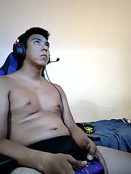 Snapshot of mamichula266 chatting on February 23, 1:14 am mamichula266 online show from February 23, 1:14 am