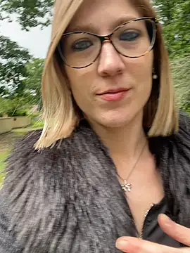Snapshot of blondie-27 chatting on June 4, 12:44 pm blondie-27 online show from June 4, 12:44 pm