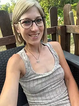 Snapshot of blondie-27 chatting on July 24, 6:17 pm blondie-27 online show from July 24, 6:17 pm