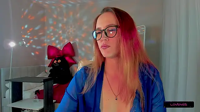 Snapshot of she_wolf chatting on February 19, 1:07 pm she wolf online show from February 19, 1:07 pm