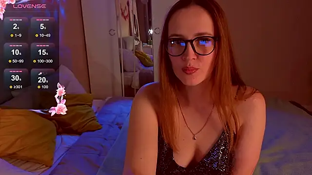 Snapshot of she_wolf chatting on February 25, 2:27 pm she wolf online show from February 25, 2:27 pm