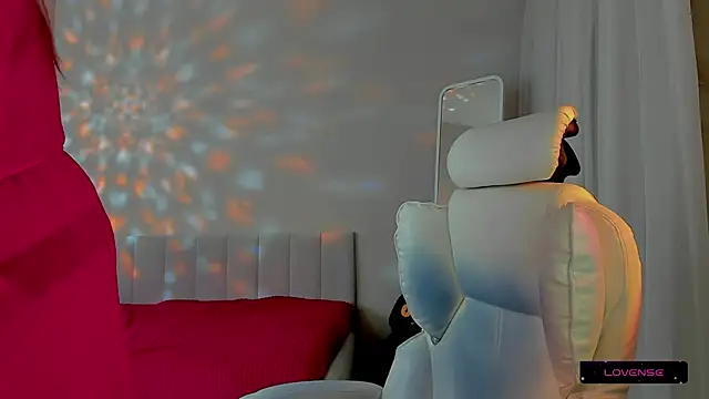 Snapshot of she_wolf chatting on February 26, 2:16 pm she wolf online show from February 26, 2:16 pm