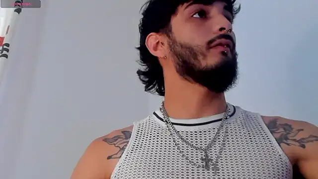 LovexJuxn8 online show from February 19, 7:32 pm