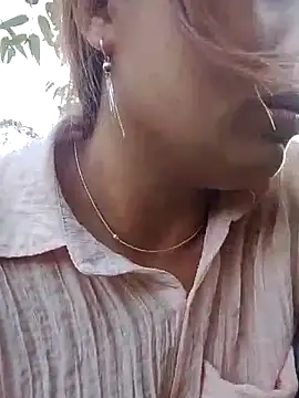 Snapshot of bany-lee chatting on March 2, 9:16 am bany-lee online show from March 2, 9:16 am