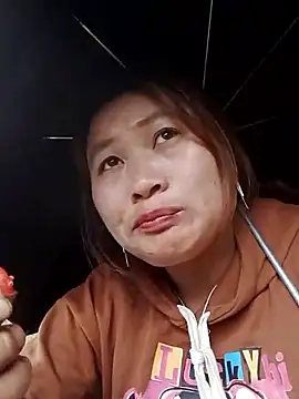 Snapshot of bany-lee chatting on April 25, 2:47 am bany-lee online show from April 25, 2:47 am