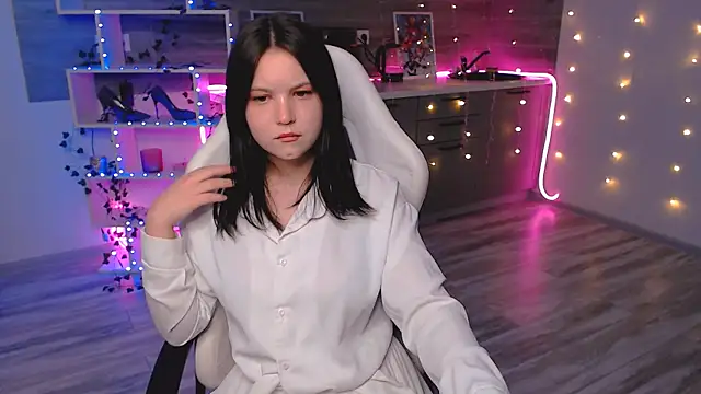 lily milleerr online show from February 27, 6:30 pm