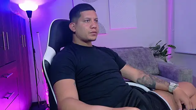  robertobaggioo online show from May 4, 12:23 pm