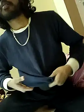 Snapshot of Yk_physique chatting on February 13, 8:43 am Yk physique online show from February 13, 8:43 am