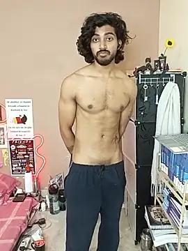 Snapshot of Yk_physique chatting on April 19, 8:02 am Yk physique online show from April 19, 8:02 am