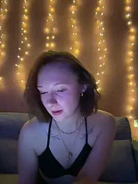 Snapshot of AlinaFoxyy chatting on February 18, 6:04 pm AlinaFoxyy online show from February 18, 6:04 pm