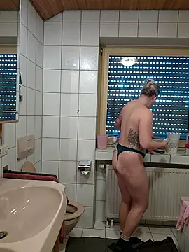 Snapshot of Milas_Dreams_Dauergeil chatting on February 17, 8:11 am Milas Dreams Dauergeil online show from February 17, 8:11 am