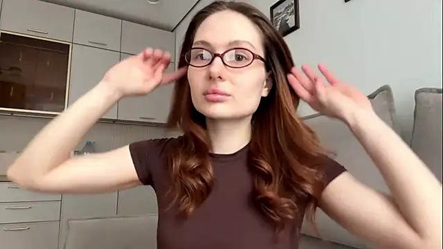 Snapshot of NyxaraBloom chatting on February 16, 9:49 am NyxaraBloom online show from February 16, 9:49 am