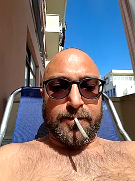 Snapshot of cetriolino chatting on April 18, 1:37 pm cetriolino online show from April 18, 1:37 pm
