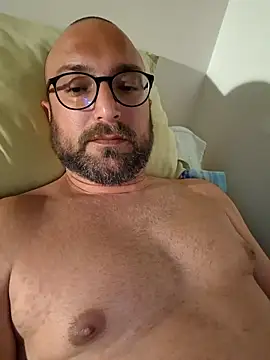 Snapshot of cetriolino chatting on April 20, 7:15 pm cetriolino online show from April 20, 7:15 pm