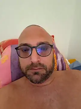Snapshot of cetriolino chatting on April 26, 6:00 am cetriolino online show from April 26, 6:00 am