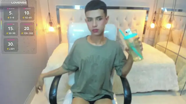 Snapshot of alexking_2 chatting on March 1, 5:48 pm alexking 2 online show from March 1, 5:48 pm