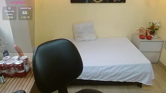 Eve Bennett online show from April 4, 7:22 pm