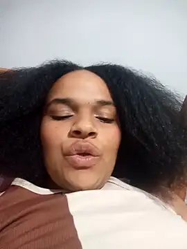 Snapshot of sexygirlatin chatting on February 25, 7:18 am sexygirlatin online show from February 25, 7:18 am