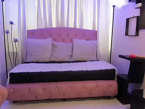 Snapshot of Aurora_Ellis_ chatting on February 22, 1:20 pm Aurora Ellis online show from February 22, 1:20 pm