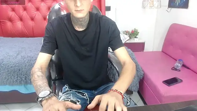Snapshot of benjamin_anthony chatting on April 24, 3:42 am benjamin anthony online show from April 24, 3:42 am