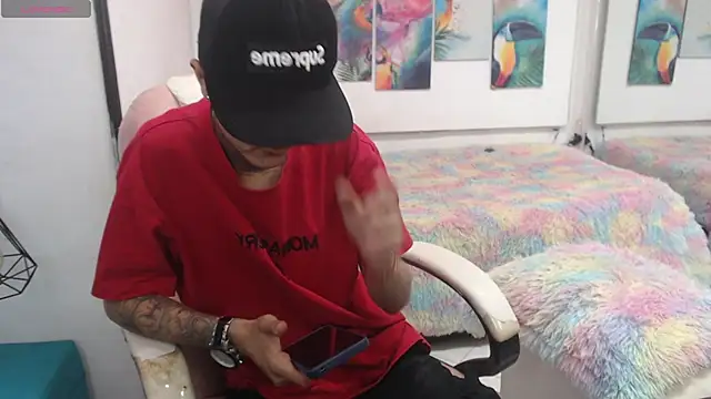 Snapshot of benjamin_anthony chatting on April 29, 3:21 am benjamin anthony online show from April 29, 3:21 am