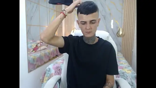 Snapshot of benjamin_anthony chatting on May 21, 3:57 am benjamin anthony online show from May 21, 3:57 am