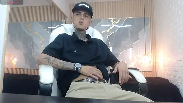 Snapshot of benjamin_anthony chatting on May 22, 7:30 pm benjamin anthony online show from May 22, 7:30 pm